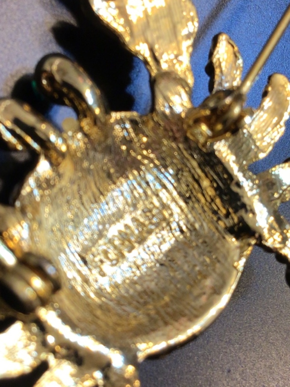 FORNASH Signed Novelty Gold-tone Crab Crystal Brooch Beach Theme - Picture 9 of 15